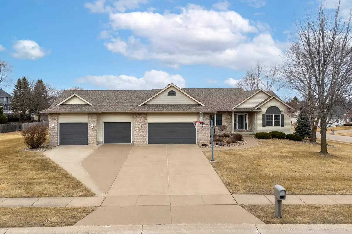 5280 Kristi Lane, Bettendorf, IA 52722 - #1