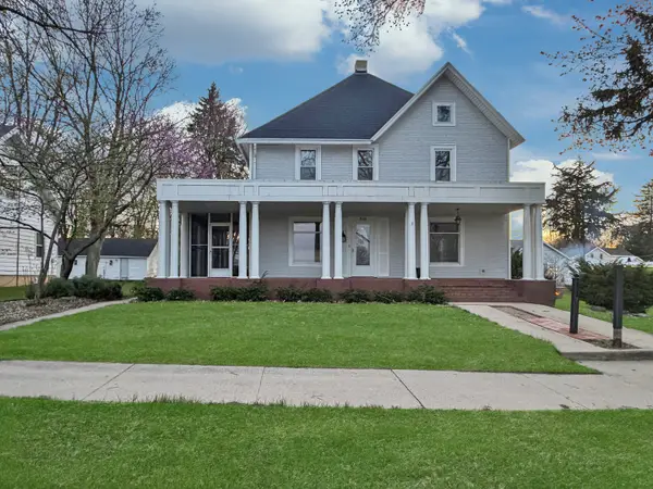 310 S 1st Avenue, Forreston, IL 61030