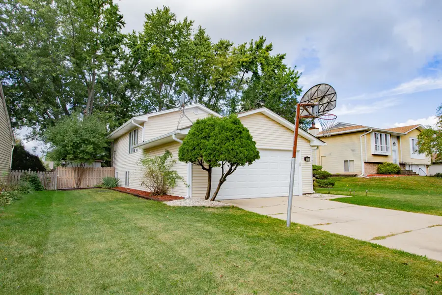 1040 Borden Drive, Roselle, IL 60172 - #3