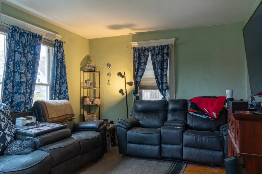 223 W Avon Street, Freeport, IL 61032 - #3