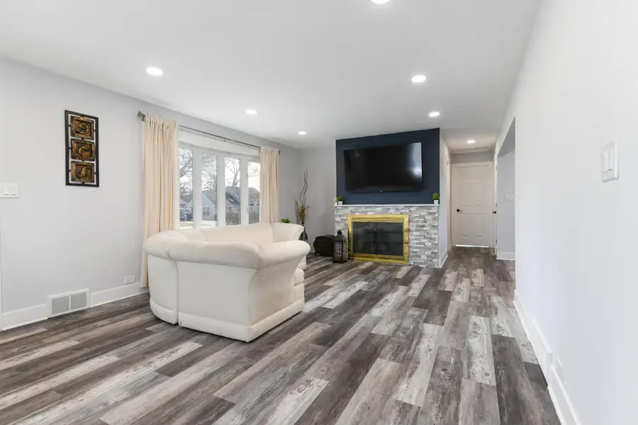 730 Skyline Drive, Barrington, IL 60010 - #2