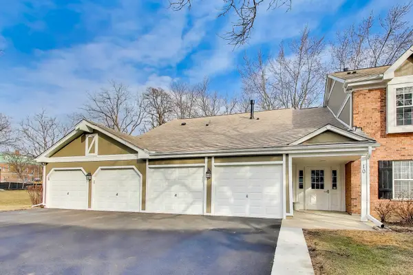 10 Waterbury Lane #M2, Schaumburg, IL 60193