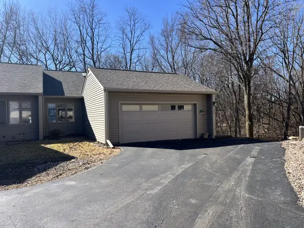 466 44th Ave Court #17, East Moline, IL 61244