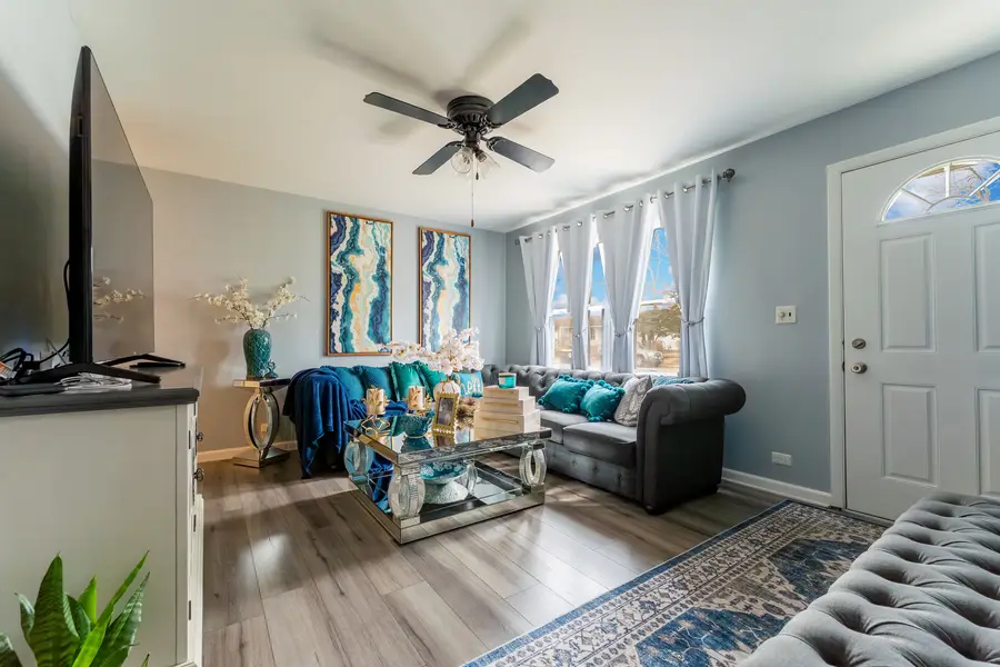 12 E Pine Street, Streamwood, IL 60107 - #3