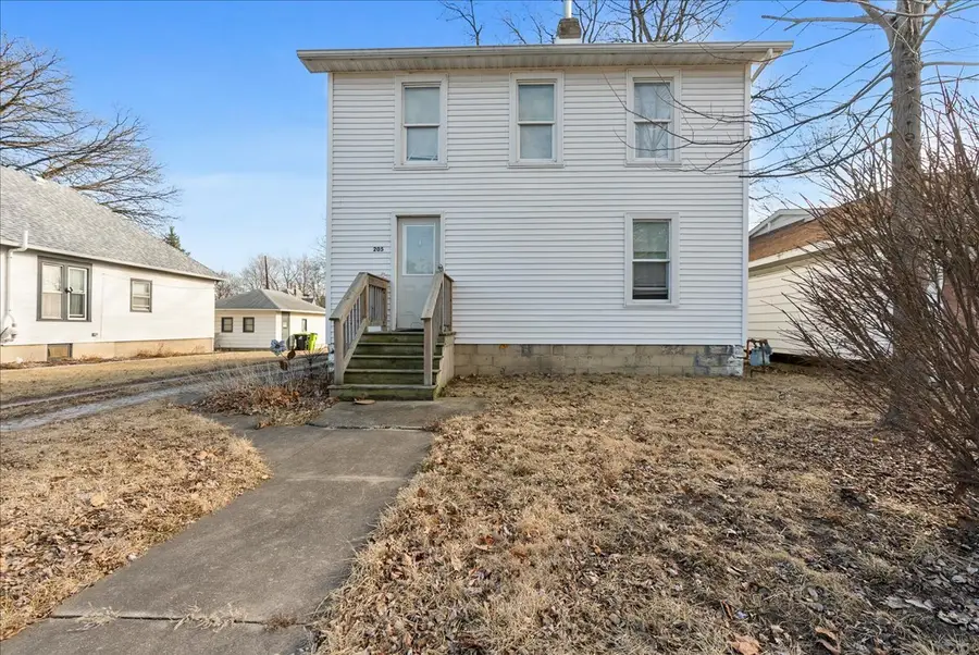 205 E Oak Street, Fairbury, IL 61739 - #2