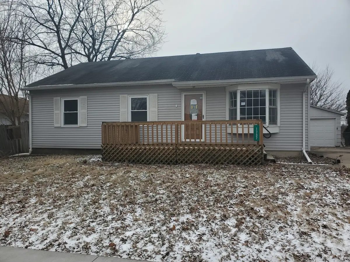 1737 W 54th Street, Davenport, IA 52804 - #1