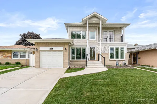 8820 N Elmore Street, Niles, IL 60714