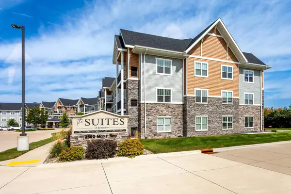 2592 Middle Road #103, Bettendorf, IA 52722