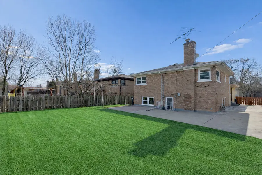 3836 W Estes Avenue, Lincolnwood, IL 60712 - #2