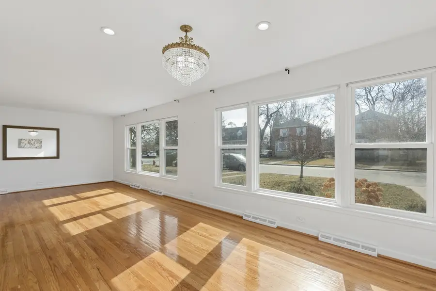 3836 W Estes Avenue, Lincolnwood, IL 60712 - #3