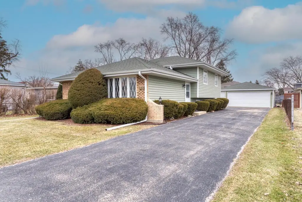 551 N Vista Avenue, Lombard, IL 60148 - #1