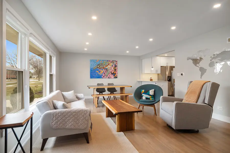 702 W Lonnquist Boulevard, Mount Prospect, IL 60056 - #3