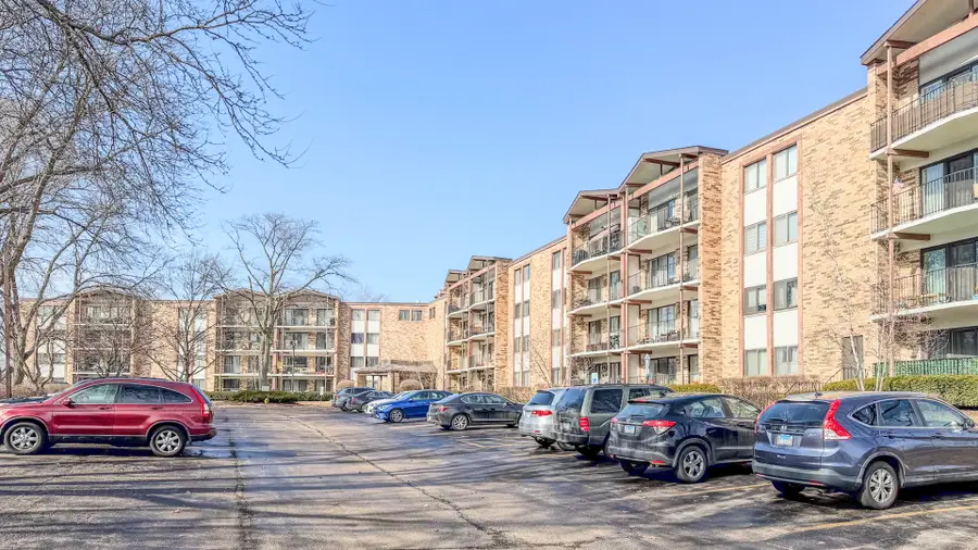250 W Parliament Place #301, Mount Prospect, IL 60056 - #2