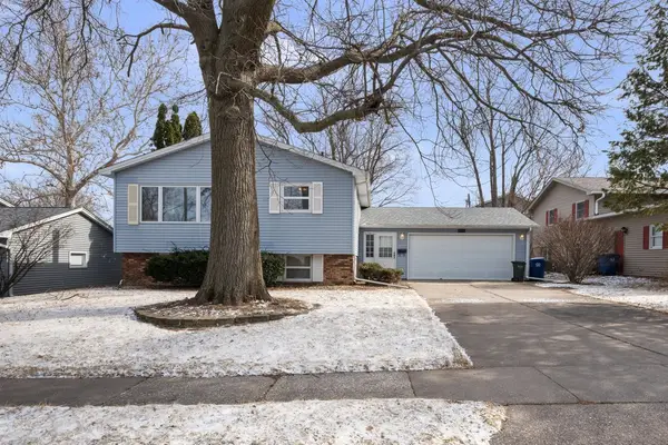 4015 Washington Lane, Davenport, IA 52806