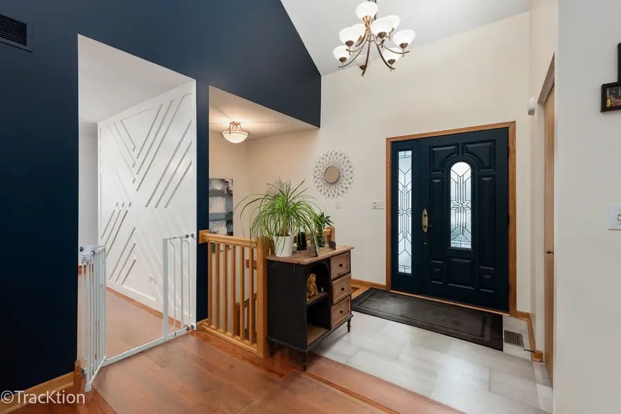 907 E Broadway Avenue, Winthrop Harbor, IL 60096 - #2