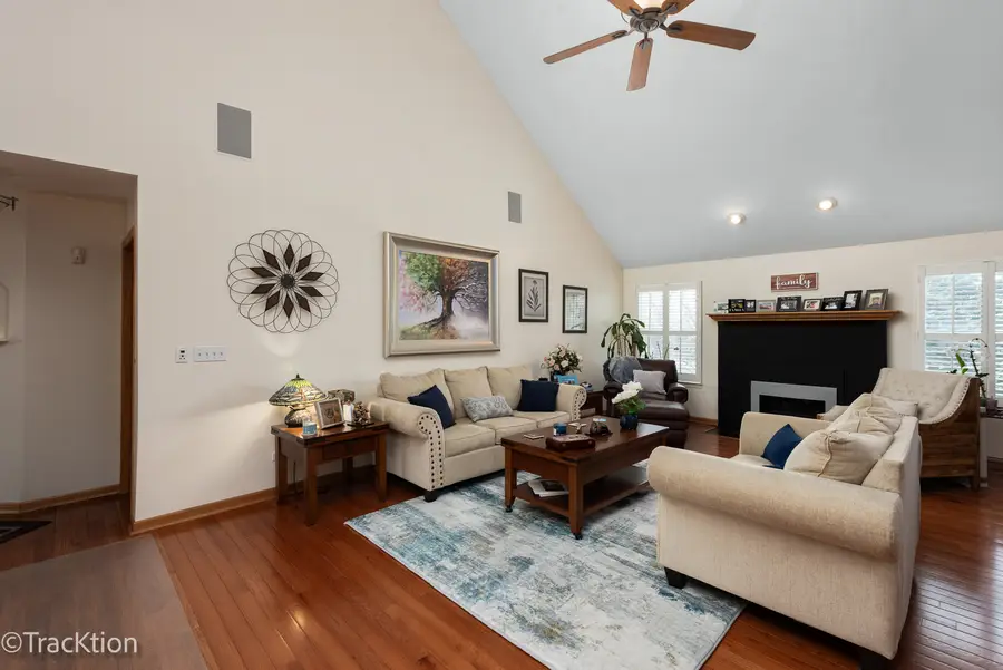 907 E Broadway Avenue, Winthrop Harbor, IL 60096 - #3