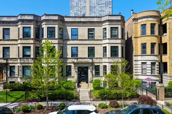 634 W Grace Street #1E, Chicago, IL 60613