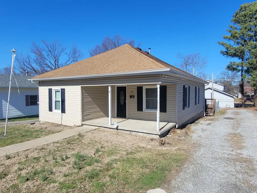 1211 E Elm Street, West Frankfort, IL 62896 - #3