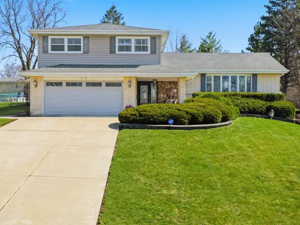 715 Pinecroft Drive, Roselle, IL 60172