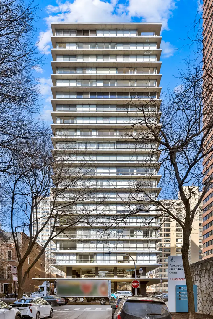 320 W Oakdale Avenue #1301-1302, Chicago, IL 60657 - #1