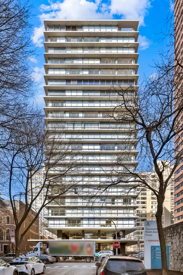 320 W Oakdale Avenue #1301-1302, Chicago, IL 60657