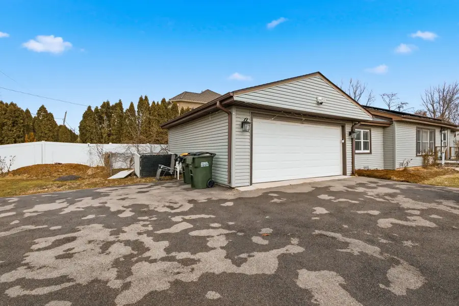 100 Pratt Boulevard, Roselle, IL 60172 - #3