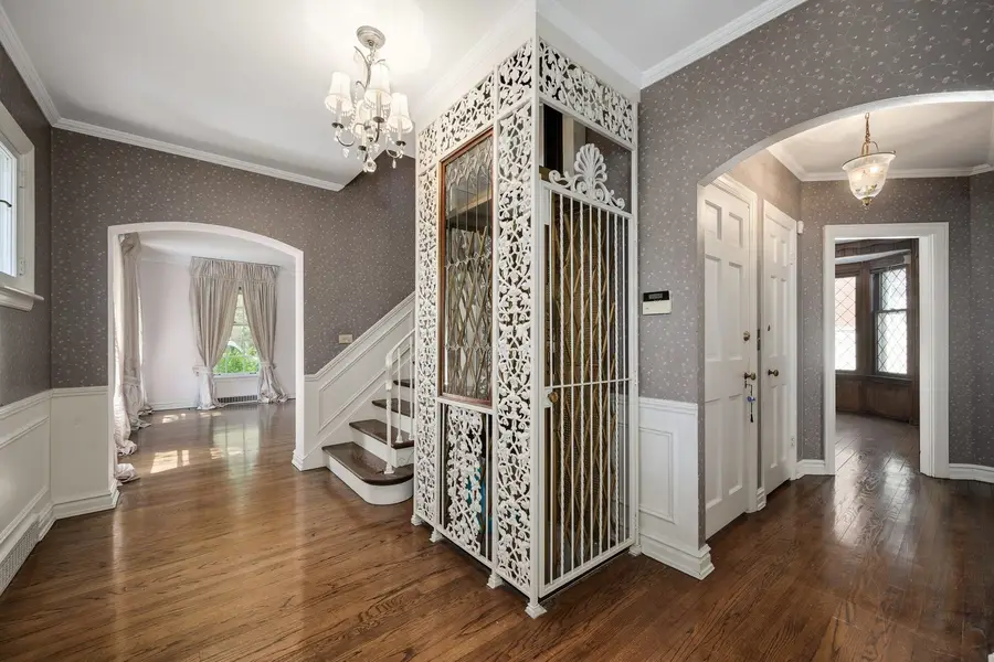 6103 N Kirkwood Avenue, Chicago, IL 60646 - #3