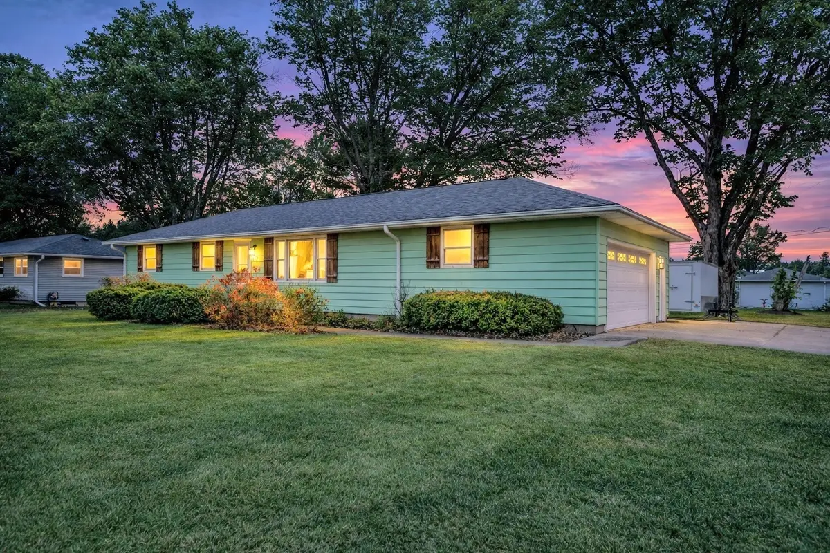 187 Alfred Drive, Sycamore, IL 60178 - #1