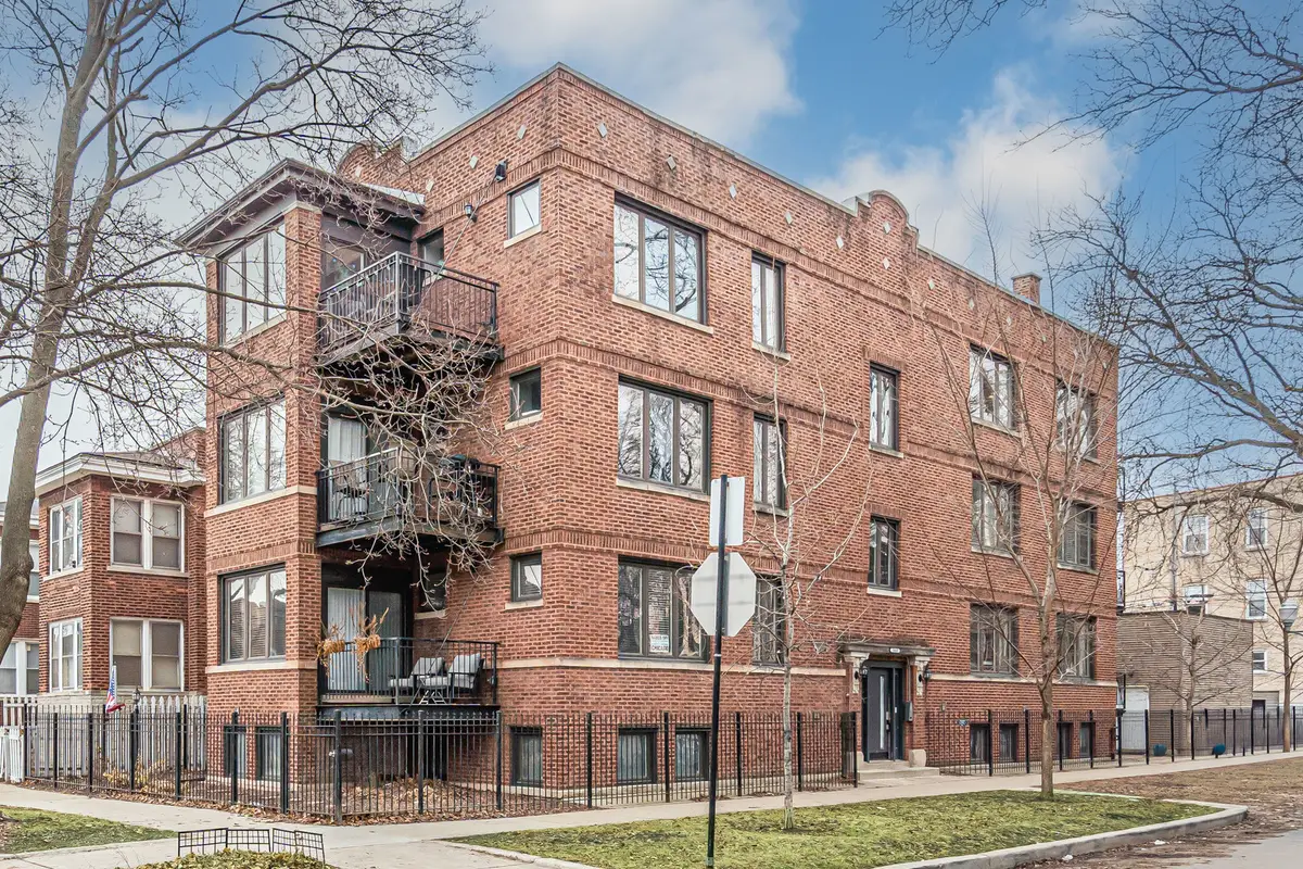 3435 W Sunnyside Avenue #3W, Chicago, IL 60625 - #1