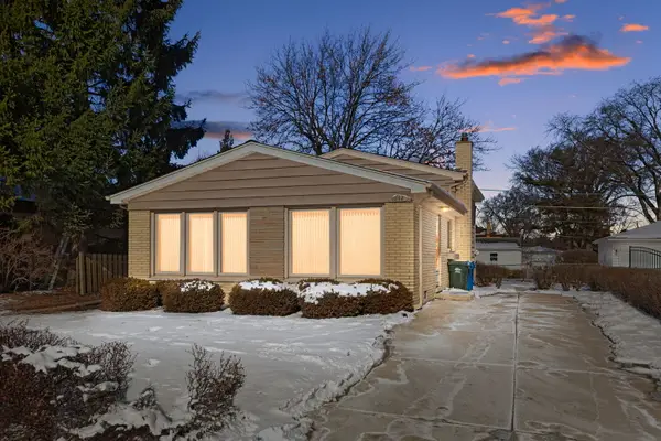 1042 W Central Road, Mount Prospect, IL 60056