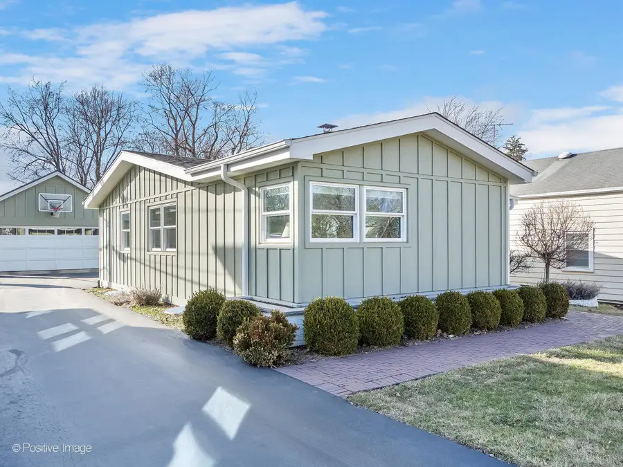 212 Woodstock Avenue, Clarendon Hills, IL 60514 - #2