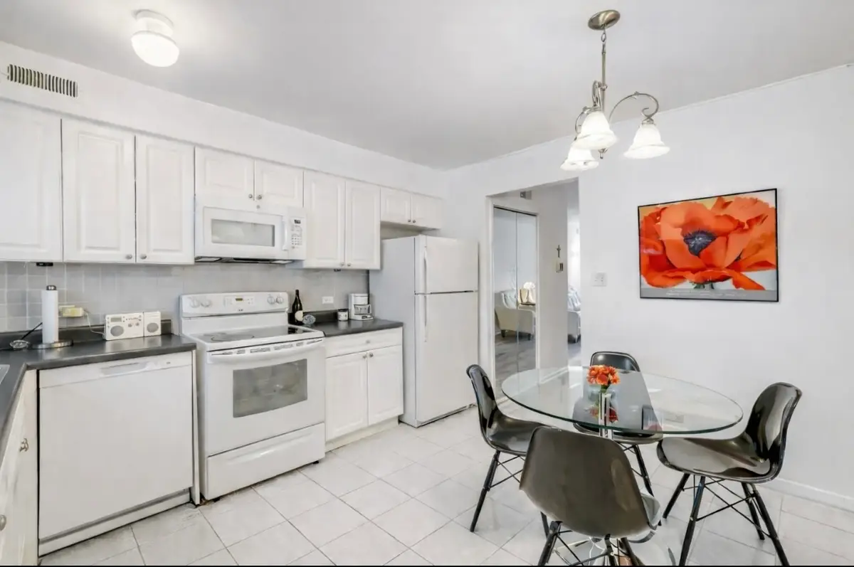 9387 Bay Colony Drive #3W, Des Plaines, IL 60016 - #1