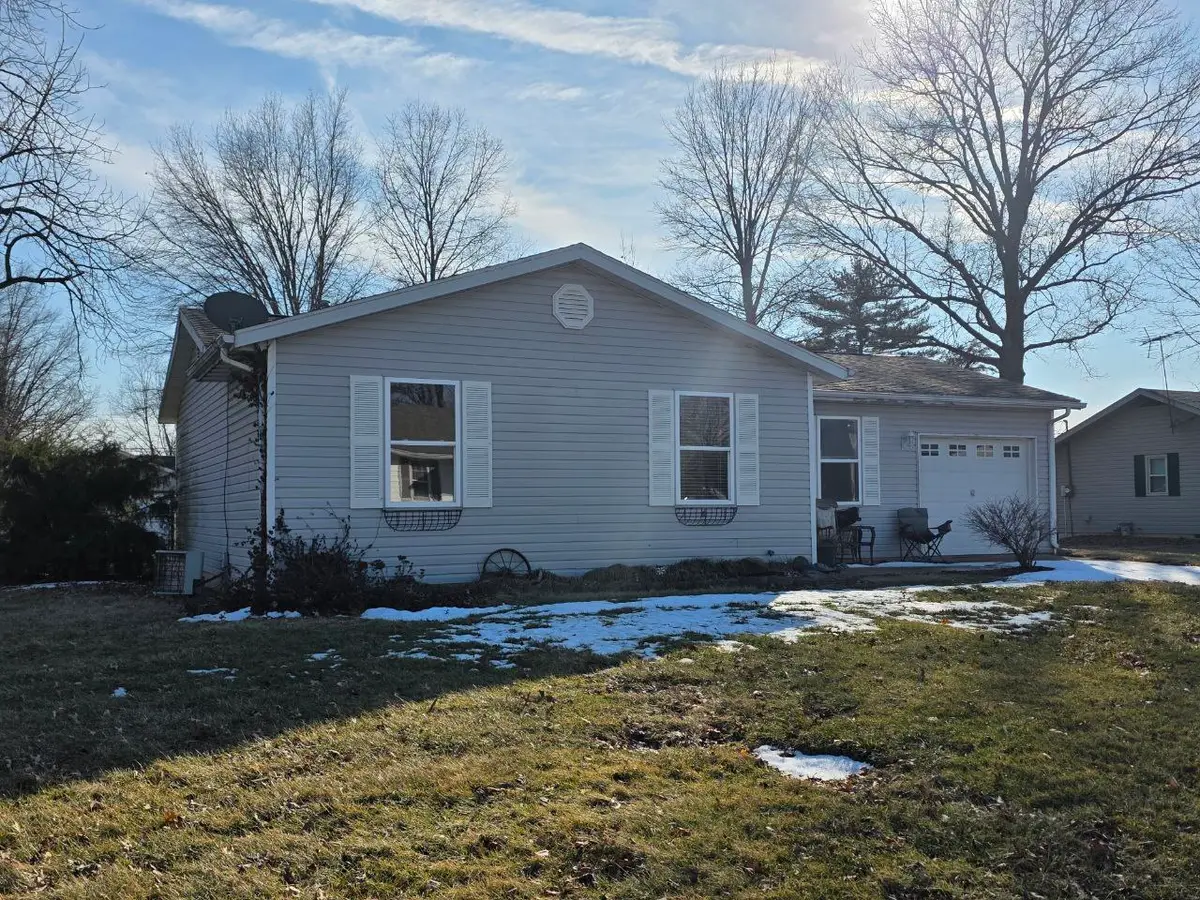 310 W 4th South Street, Mount Olive, IL 62069 - #1