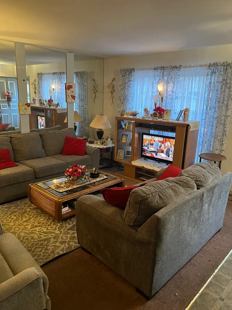 1792 Williamsburg Drive, Hoffman Estates, IL 60169 - #2