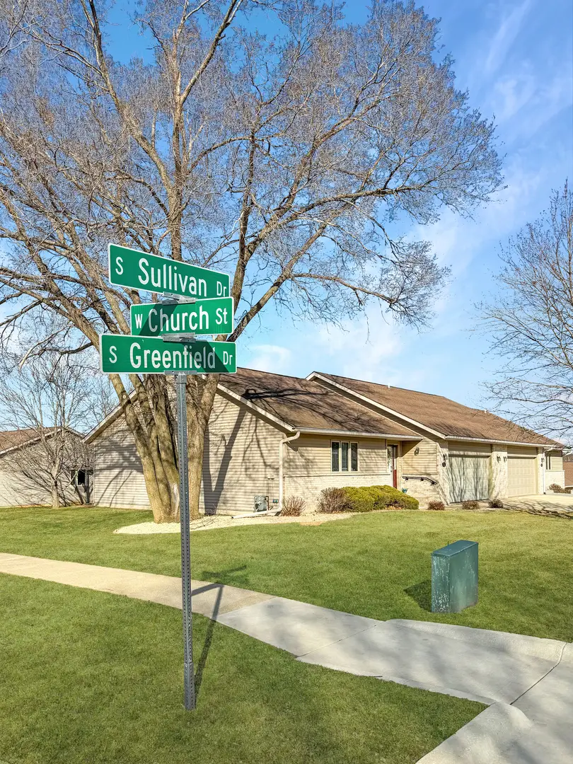 1150 S Greenfield Drive #1150, Freeport, IL 61032 - #2