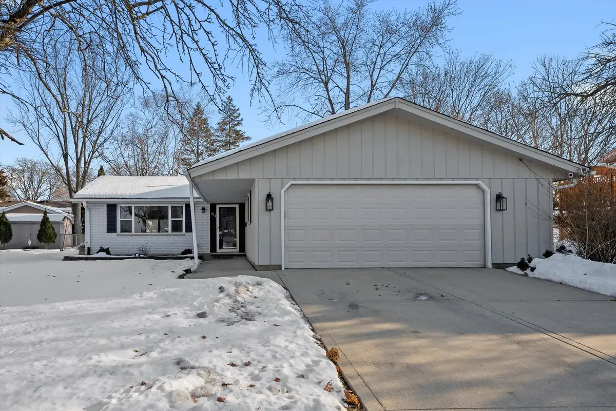 511 S Walnut Lane, Schaumburg, IL 60193 - #1
