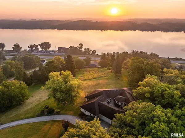 28176 226th Street, Le Claire, IA 52753