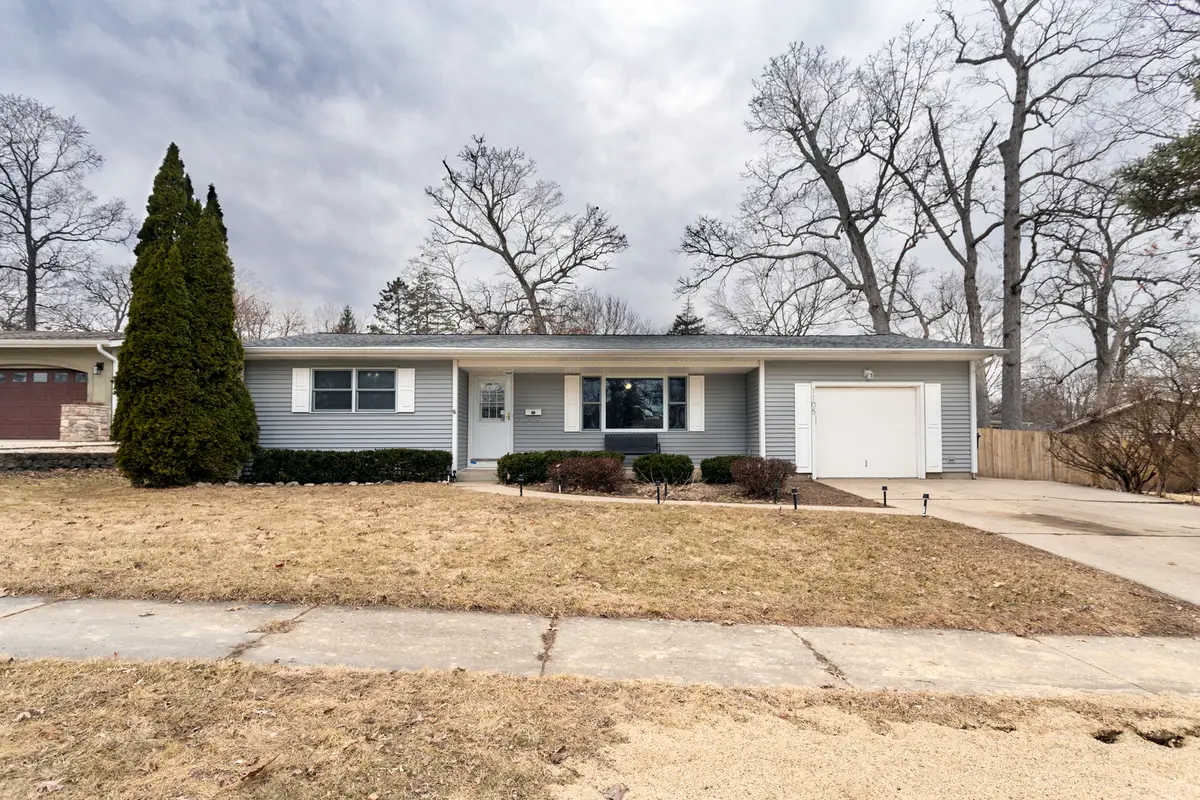 1105 Somerset Mall, McHenry, IL 60050 - #1