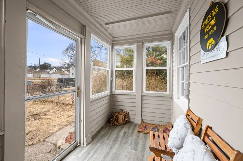 209 S Hazelwood Avenue, Davenport, IA 52802 - #3