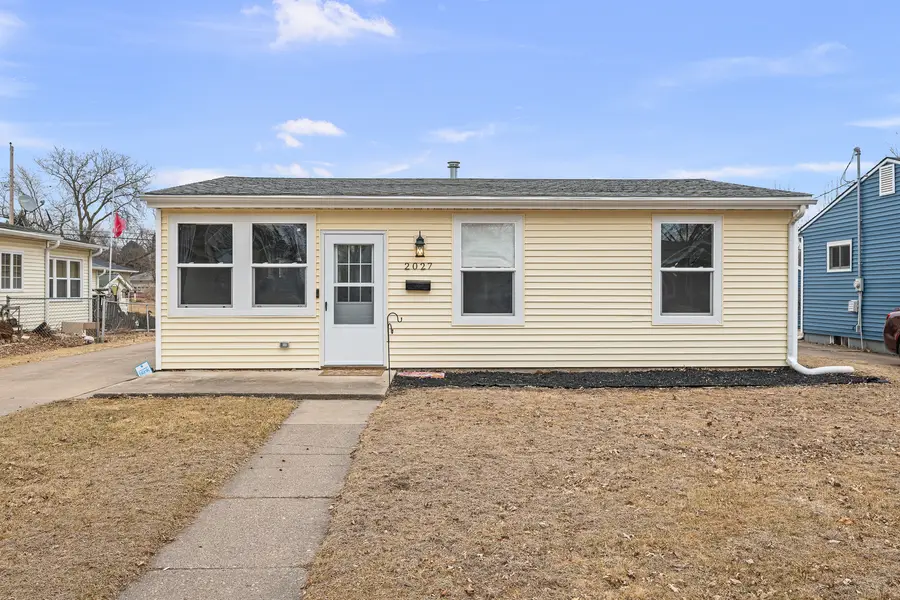 2027 N Michigan Avenue, Davenport, IA 52804 - #2