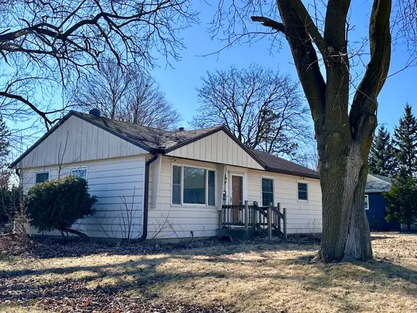 938 E Garden Street, DeKalb, IL 60115