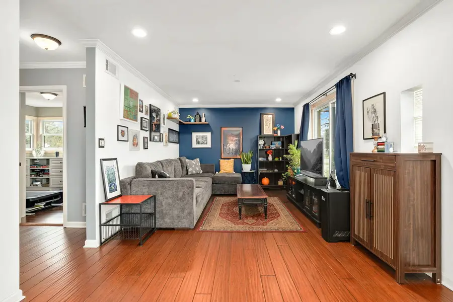 8206 Mango Avenue, Morton Grove, IL 60053 - #3