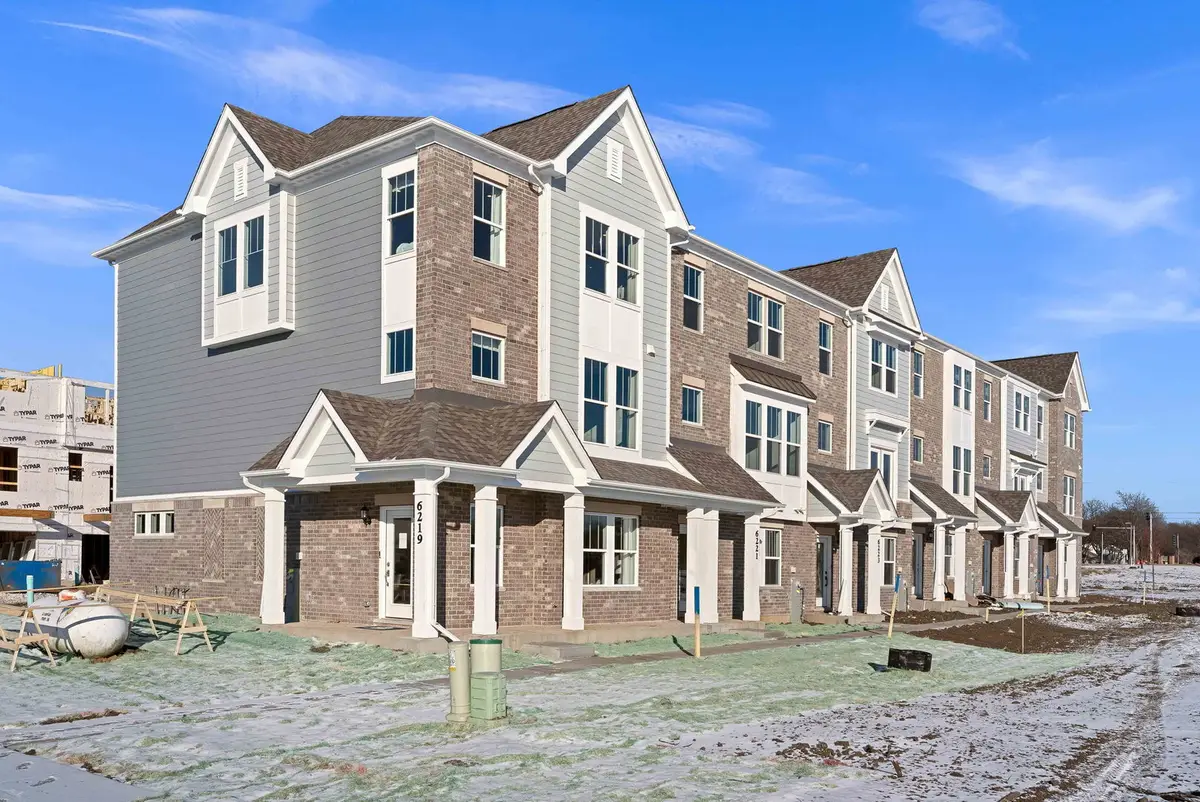 6219 Sandbelt Drive #38001, Woodridge, IL 60517 - #1