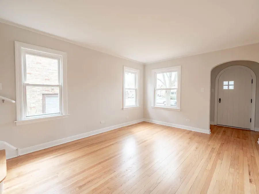 9631 S Francisco Avenue, Evergreen Park, IL 60805 - #2