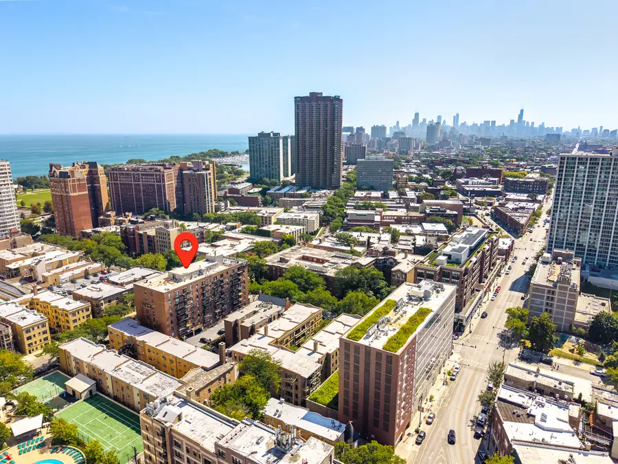 3900 N Pine Grove Avenue #911, Chicago, IL 60613 - #2