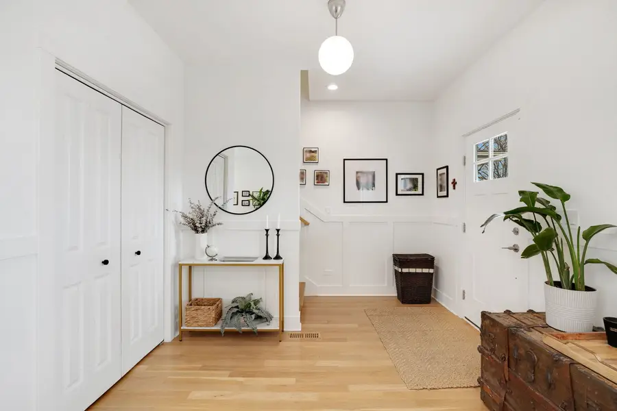 4530 N Kenneth Avenue, Chicago, IL 60630 - #3