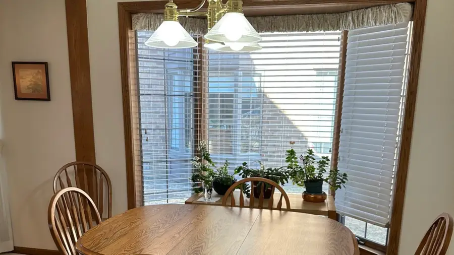 28 Queens Court #28, Westchester, IL 60154 - #2