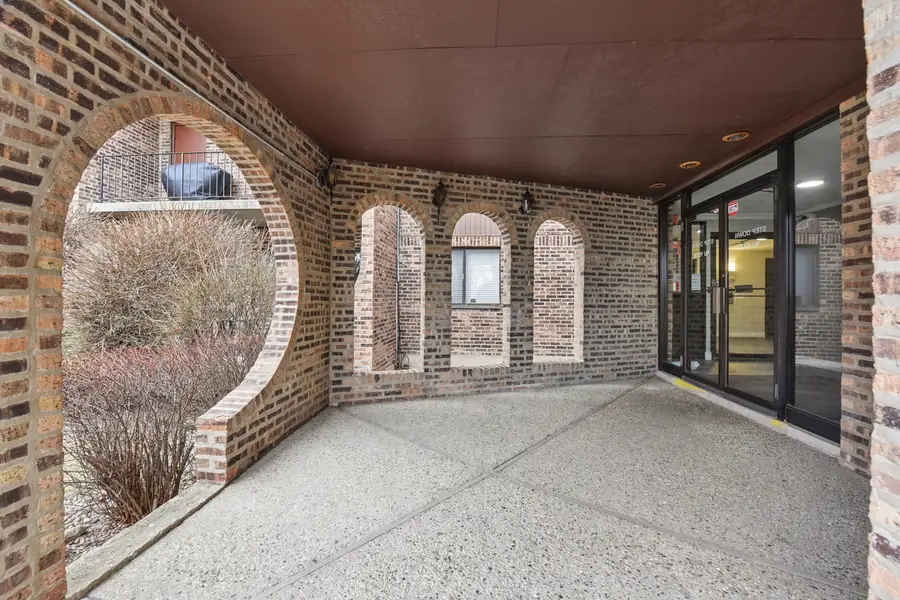 601 W Huntington Commons Road #202, Mount Prospect, IL 60056 - #3