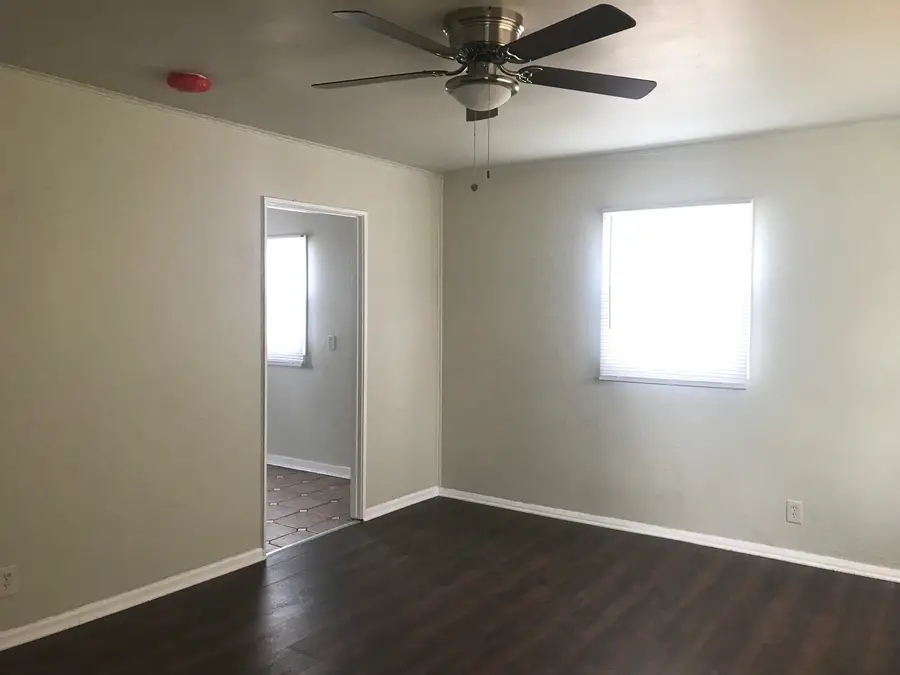 924 Pine Street, Waukegan, IL 60085 - #3