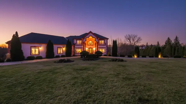 9 Falcon Lakes Drive, South Barrington, IL 60010